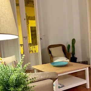 Luz Y Sencillez En El Centro Historico De Málaga
